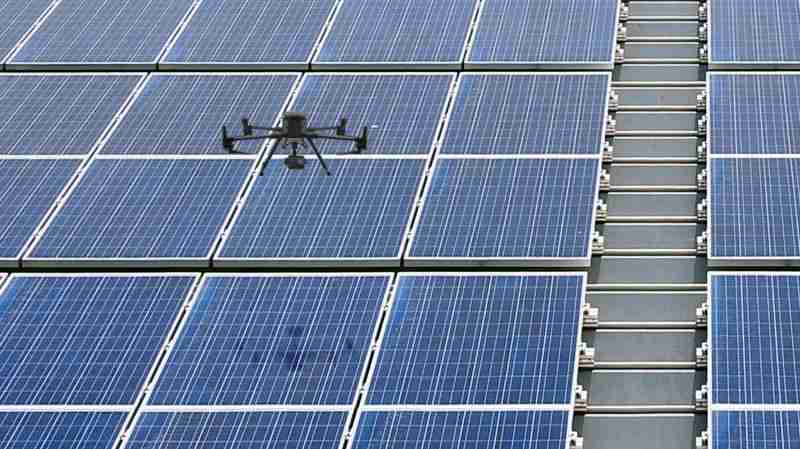 传奇国际以无人机搭配IR Sensor热显像技术进行全方面模块健检，，有效降低人力成本并提升发电量