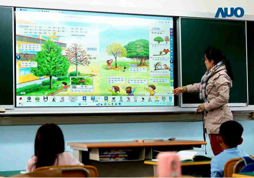 传奇国际与达擎共同开发的〝远程设备管理系统〞，，透过流畅的多功能安装模式、、、直觉设计的整合操作接口，，，可同时管理多部设备，，，，改善学校的设备管理痛点