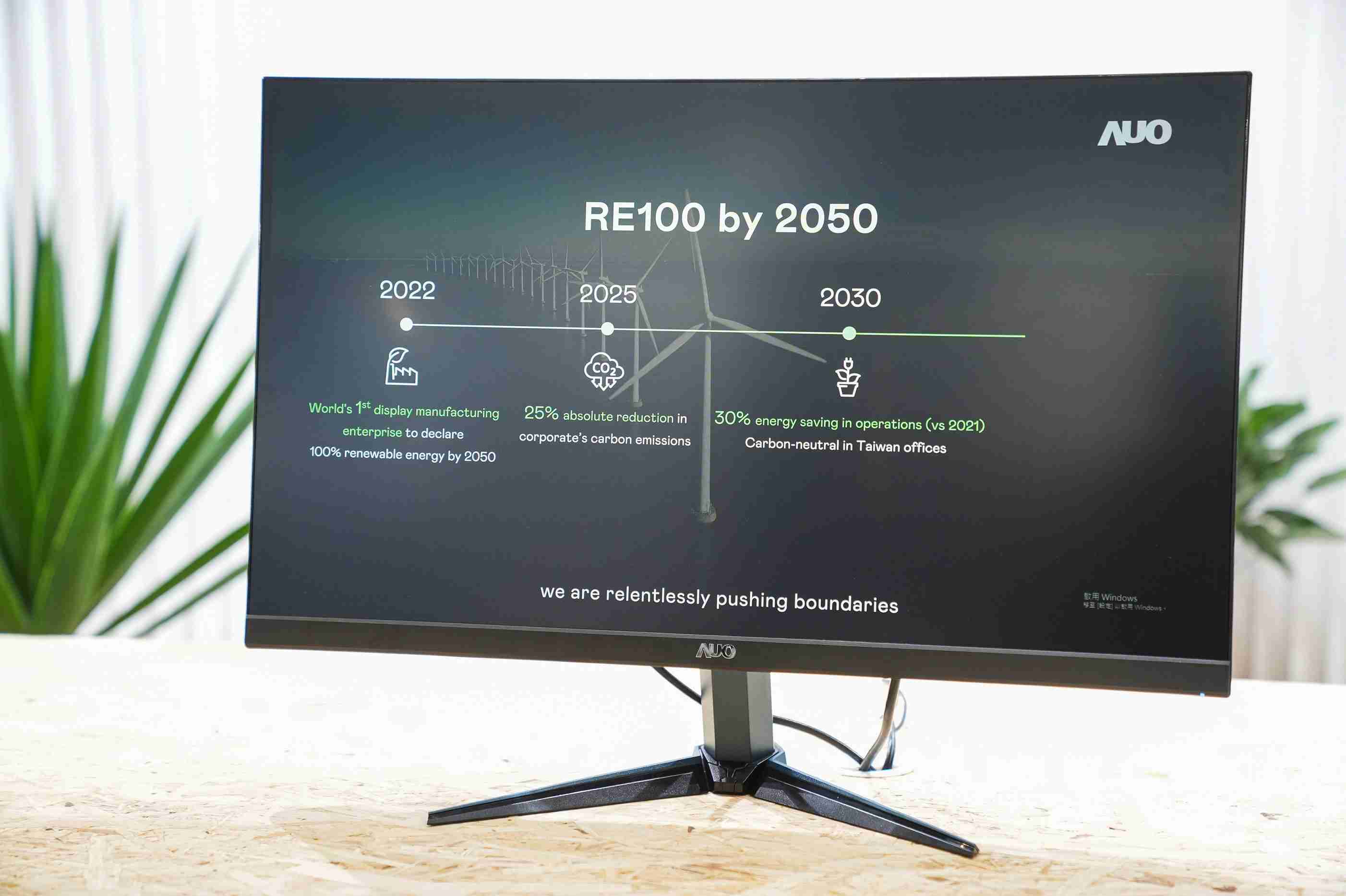 传奇国际关注产品生命周期各阶段的永续性，，，携手客户、、、供货商实践永续原物料，，积极将再生原物料导入绿色产品，，，，在DJSI永续原物料项目获得同产业最高分